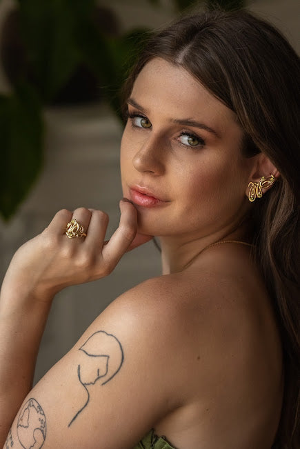 Anel Beija Flor em Ouro Vermeil 18K ou Ródio  Branco, Peridotos e Safiras Brancas