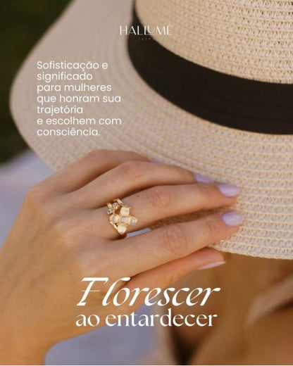 Anel Ilex Bloom em Ouro Vermeil 18K  e Topázios Brancos