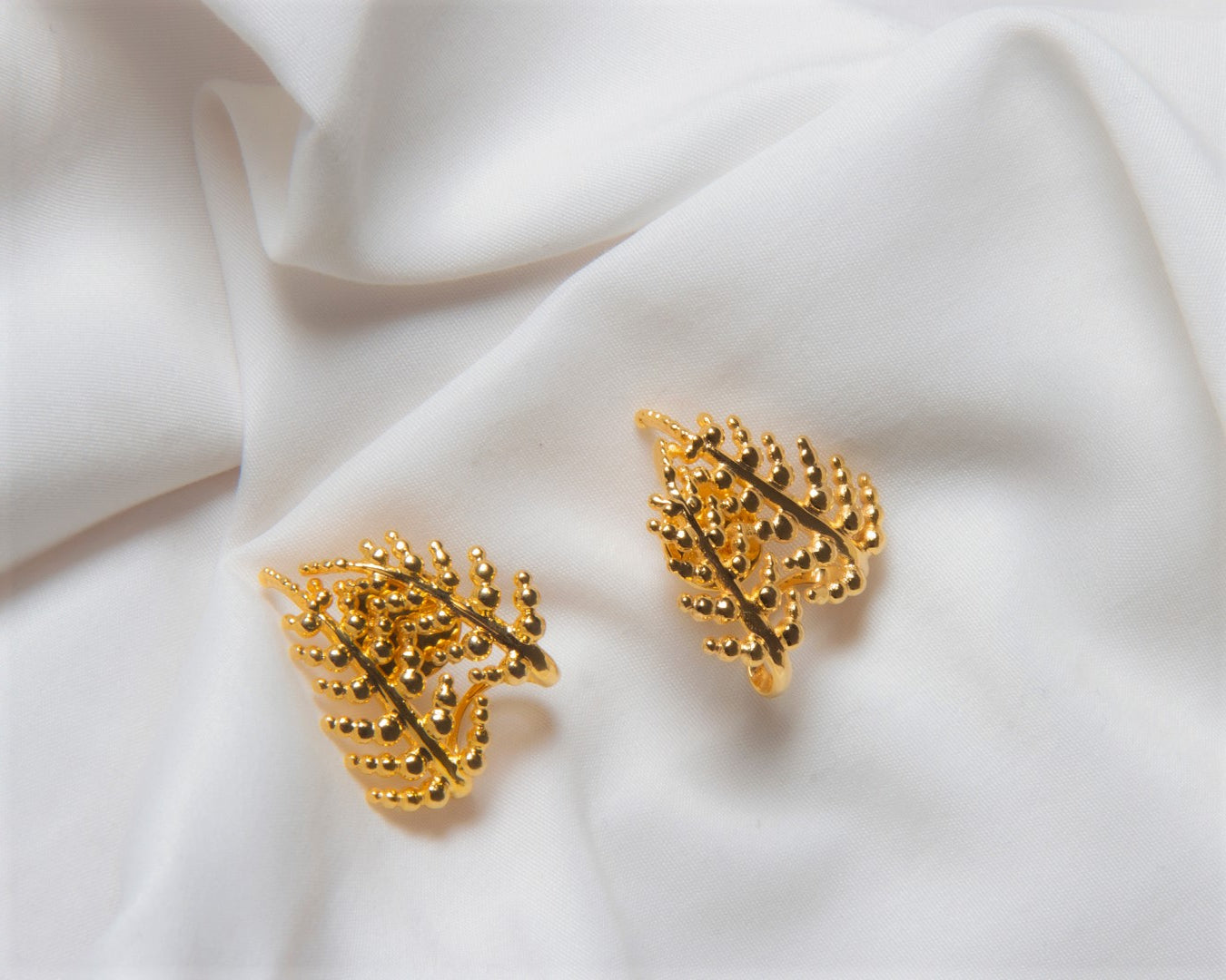 Brinco  XAX Ear Hook em Ouro Vermeil 18K